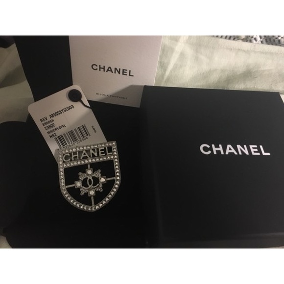 NWT Chanel Shield Crystal Brooch - Picture 2 of 4